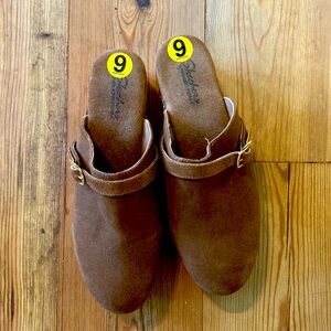 Skechers Brown suede memory foam clog